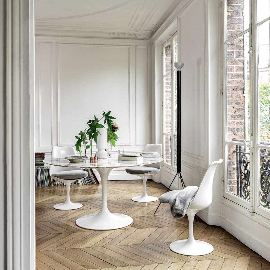 Knoll Saarinen high table Tafels